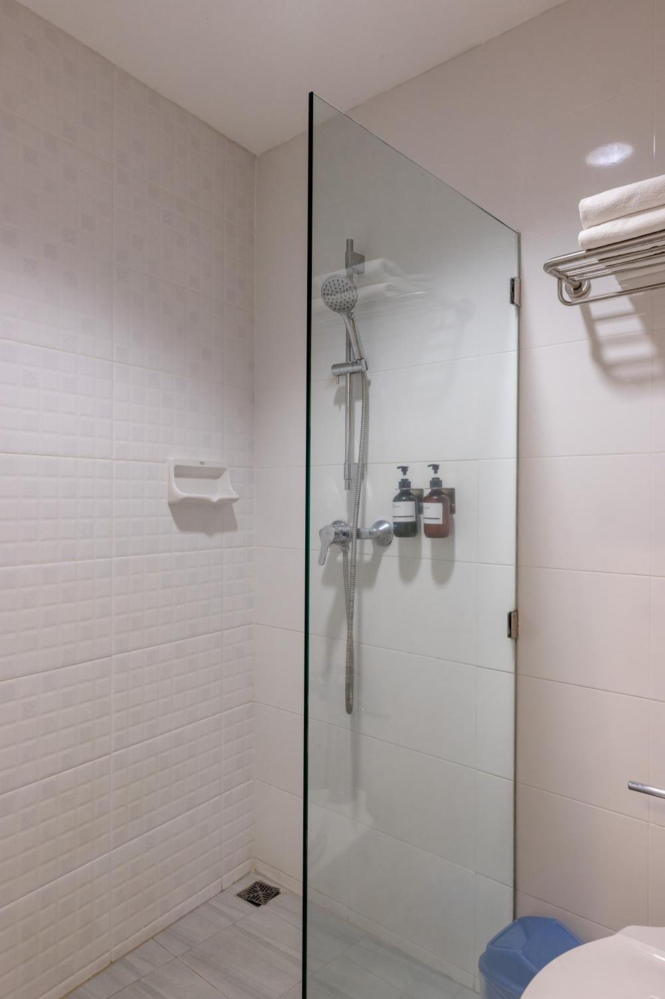 Dhevaraj Hotel Nan Zimmer foto