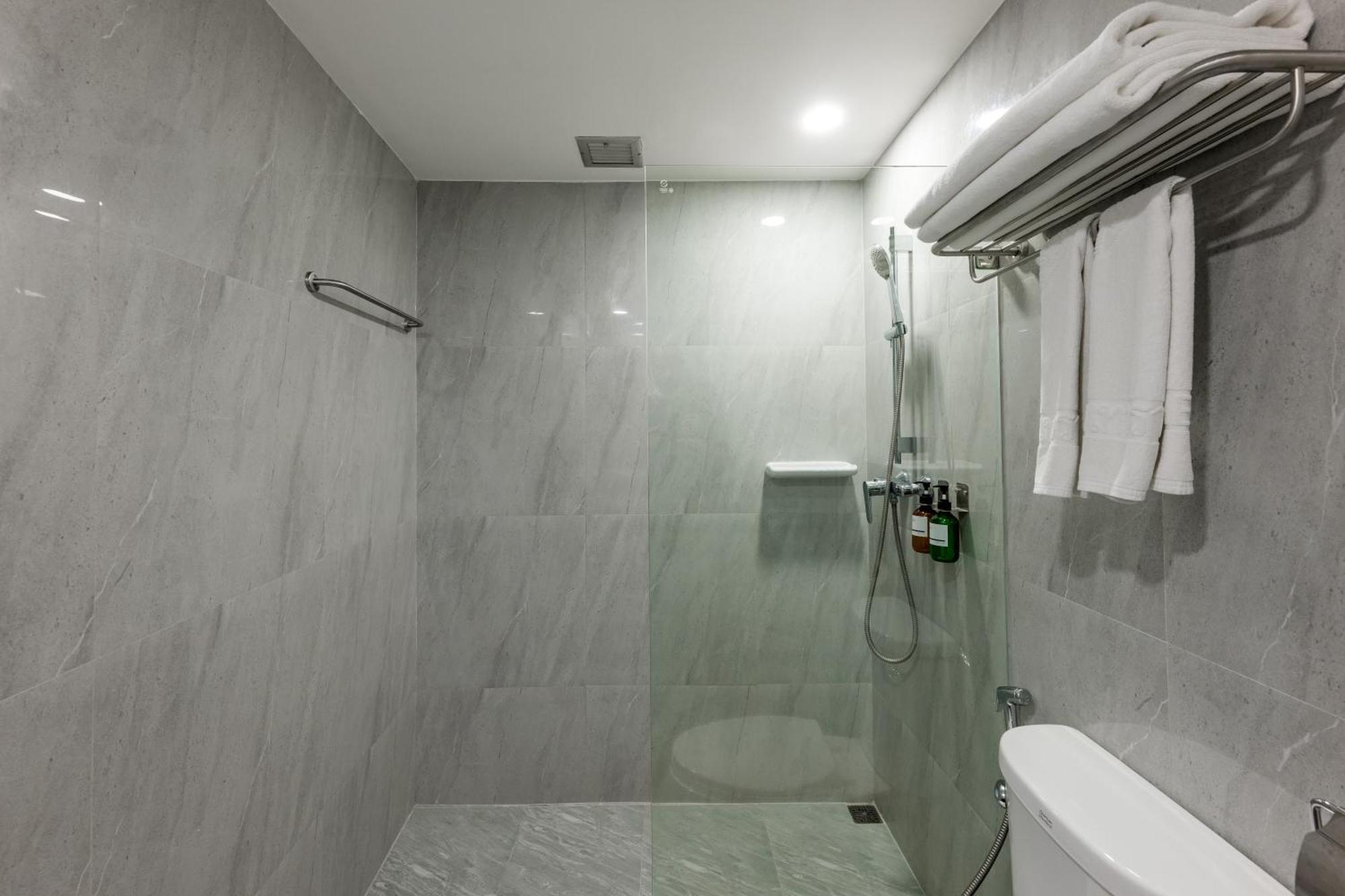 Dhevaraj Hotel Nan Zimmer foto