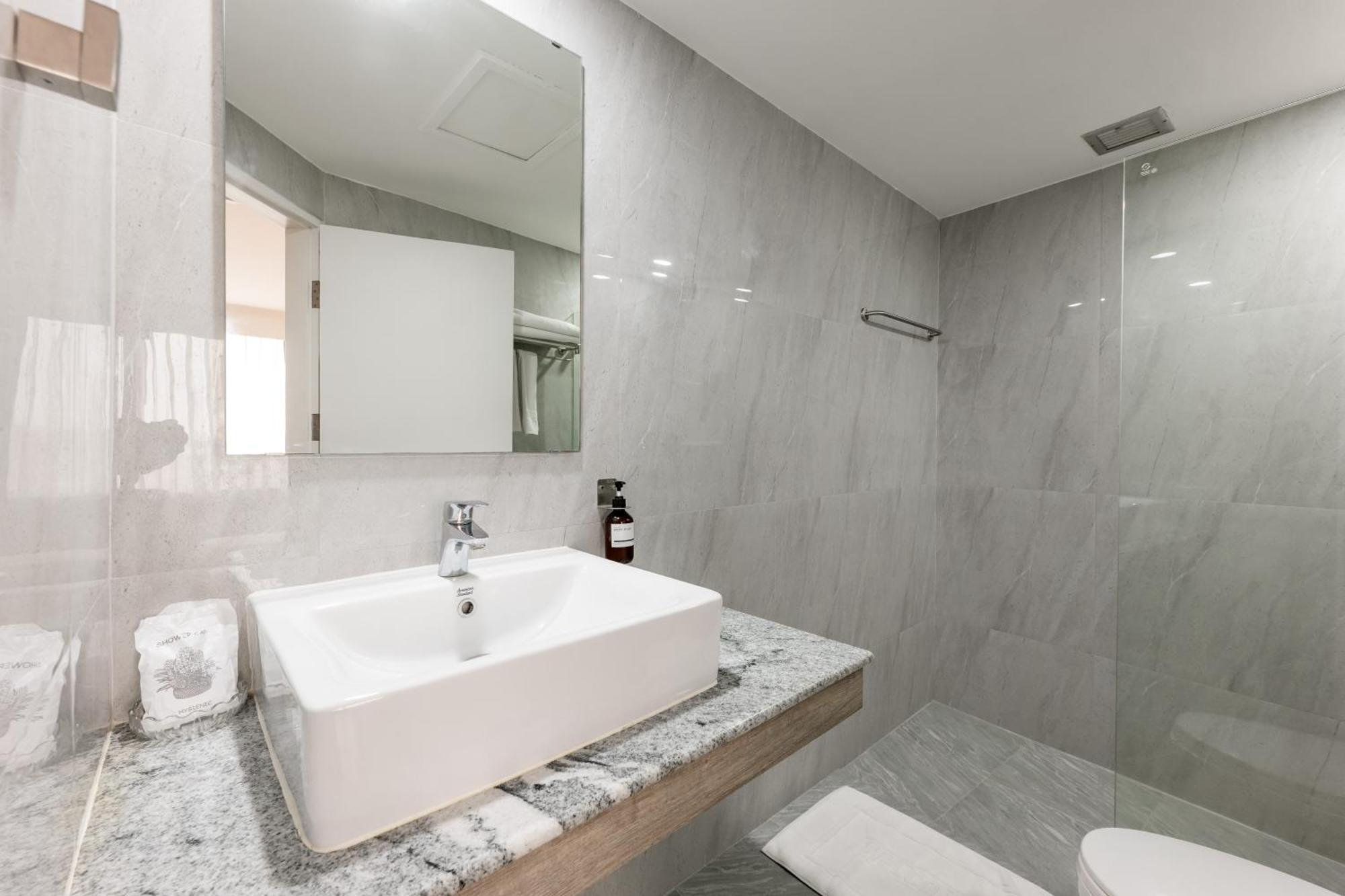 Dhevaraj Hotel Nan Zimmer foto